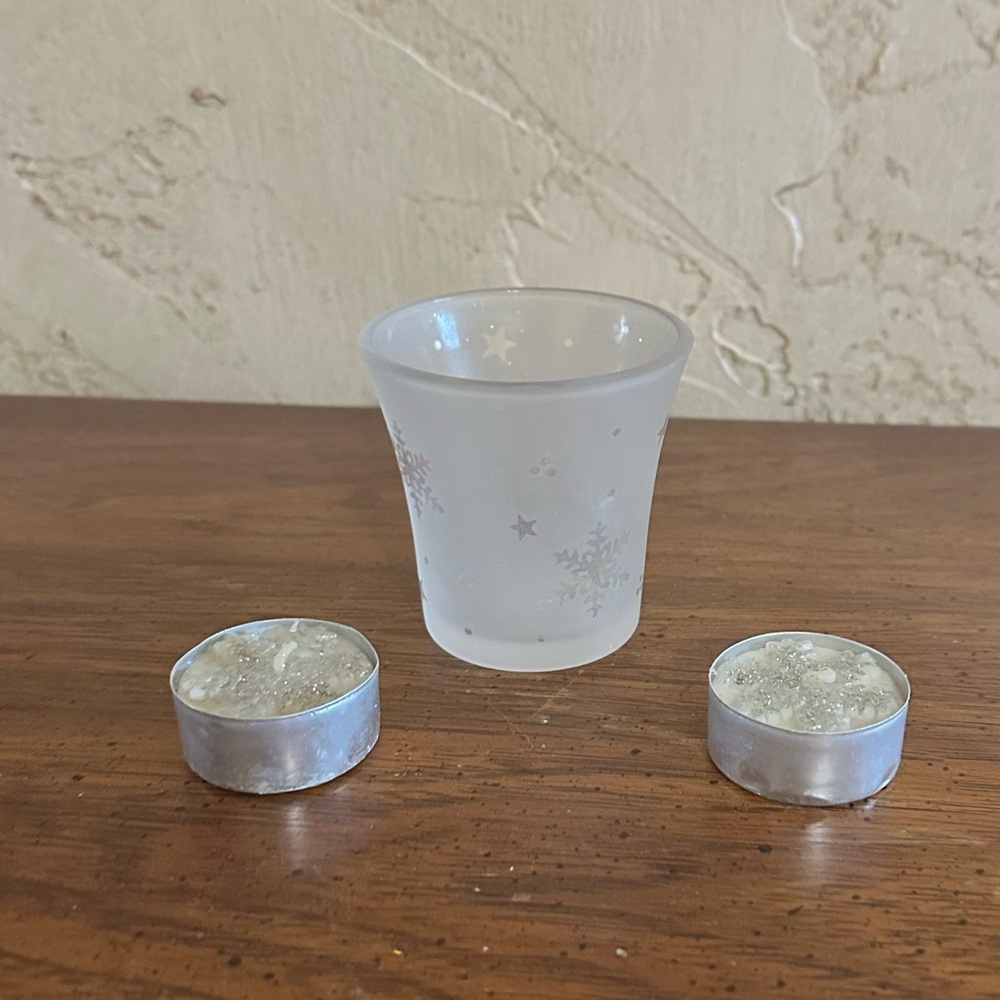 Partylite Frosted Snowflake Glass Tealight Holder with 2 Snowflake Tealights.